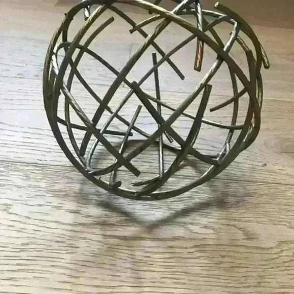 Metal circle centerpiece - Picture 2 of 4